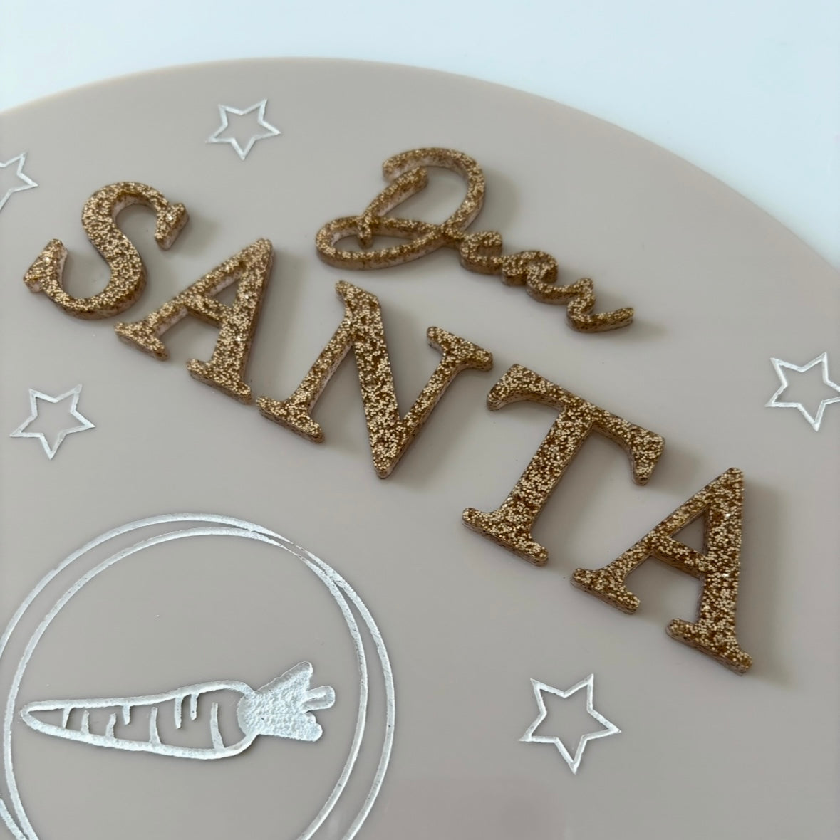 Decorative plate with 'Dear Santa' text and carrot illustration on a light gray background.